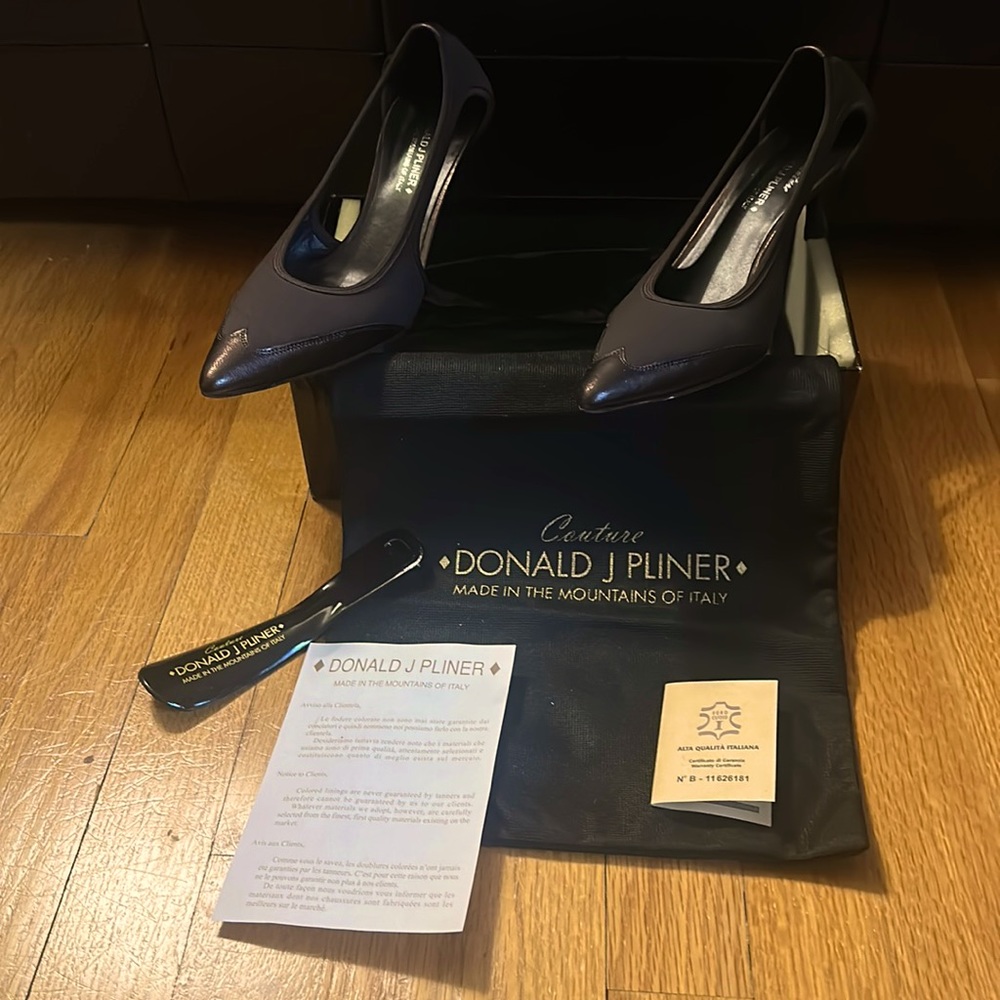 Women heels size 7.  Donald J Pliner classy shoes
